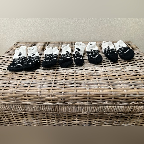 Bombas Women’s Black and White Socks Set, lot of 4 pair, GUC, athletic - Picture 1 of 3